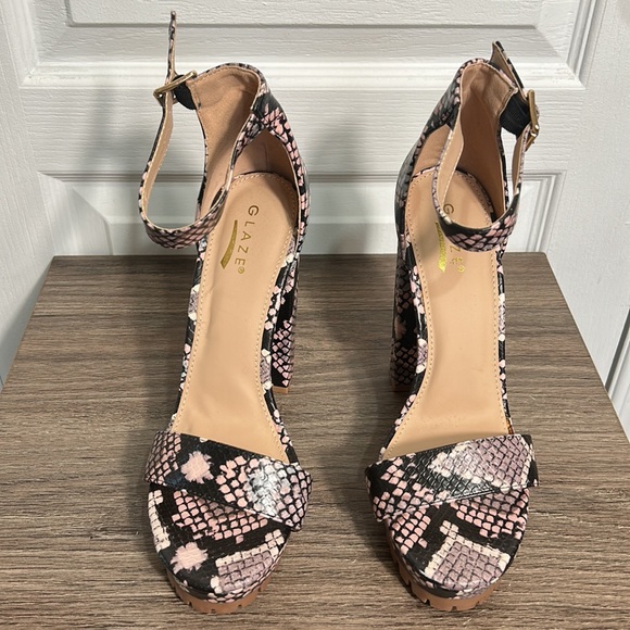 GLAZE CHUNKY HEELS PLATFORM SNAKE SKIN PRINT PINK AND BLACK ANKLE STRAPS SIZ 7.5 - Picture 2 of 7